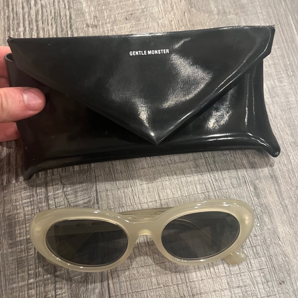 Gentle Monster Ghost Y2 Sunglasses Translucent Beige Oval Frames with Case